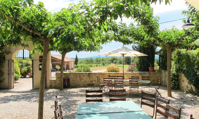 Ollieres Villa | Acogedor apartamento en villa para 8 personas con WIFI, piscina, TV, terraza y aparcamiento
