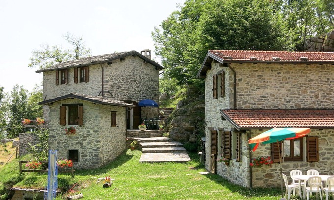 Fabbriche di Vallico Villa | Hermoso apartamento en villa con piscina privada, WIFI, TV, patio, mascotas permitida y aparcamiento