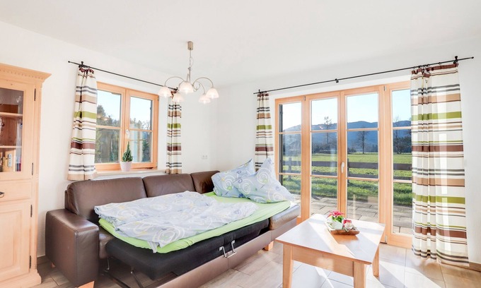 Bad Heilbrunn Apartamento | Acogedor apartamento "Bergblick" con jardín, terraza y Wi-Fi; aparcamiento disponible