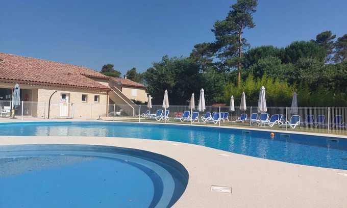 Nans-les-Pins Apartamento | Acogedor apartamento para 6 personas con WIFI, piscina, TV, terraza y aparcamiento