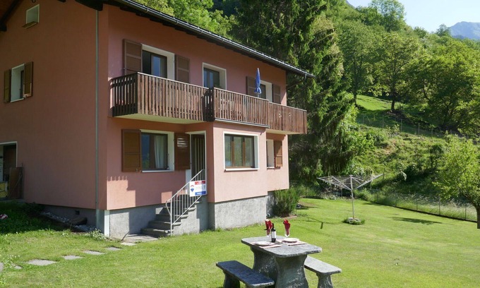 Blenio Apartamento | Bonito apartamento para 2 personas con WIFI, TV, patio, mascotas permitida y vista panorámica