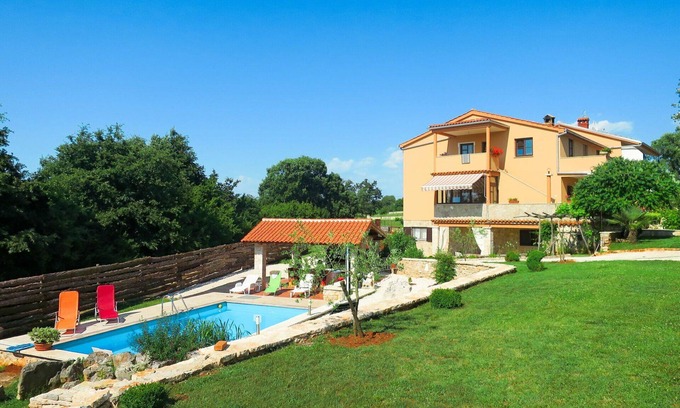 Matohanci Apartamento | Hermoso apartamento con piscina, WIFI, A/C, TV, terraza, mascotas permitida y aparcamiento