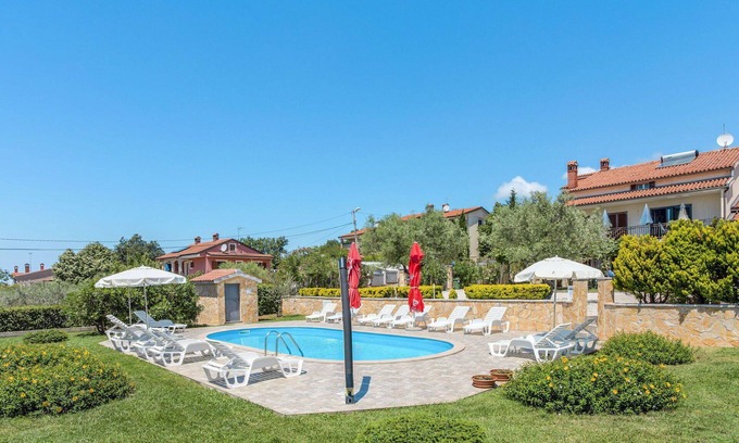 Brnobici Apartamento | Bonito apartamento para 3 personas con piscina, WIFI, TV, terraza y aparcamiento