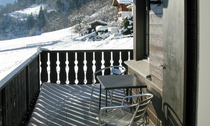 Schluein Apartamento | Precioso apartamento para 4 personas con TV, balcón, vista panorámica y aparcamiento