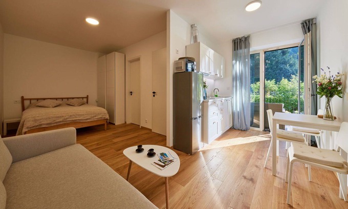 Pec pod Snezkou Apartamento | Hermoso apartamento para 4 personas con WIFI, TV, terraza y aparcamiento