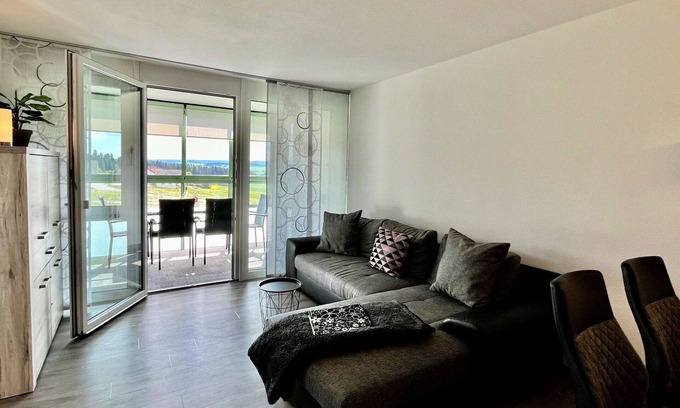 Loffingen Apartamento | Bonito apartamento para 4 personas con piscina, WIFI, TV, balcón y vista panorámica
