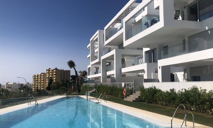 Carihuela Apartamento | Cosy apartment for 4 people with pool, WIFI, A/C, TV, terrace and parking
