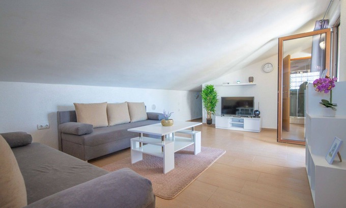 Stinica Apartamento | Bonito apartamento para 4 personas con WIFI, A/C, TV y terraza