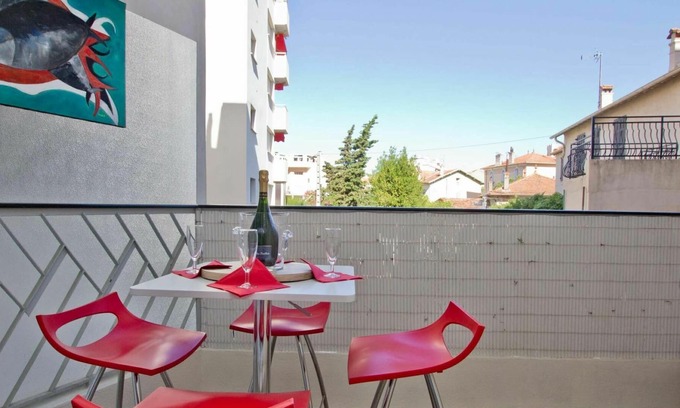 Riou - Petit Juas - Av de Grasse Apartamento | Cosy apartment for 4 guests with A/C, WIFI, TV and terrace