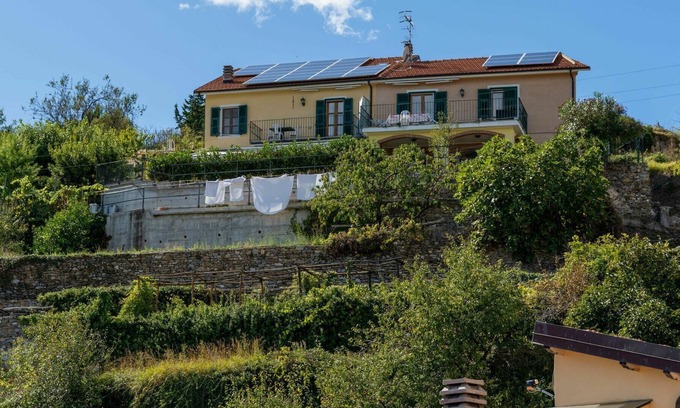 Valloria Apartamento | Bonito apartamento con piscina, bañera de hidromasaje, WIFI, A/C, TV, patio y aparcamiento