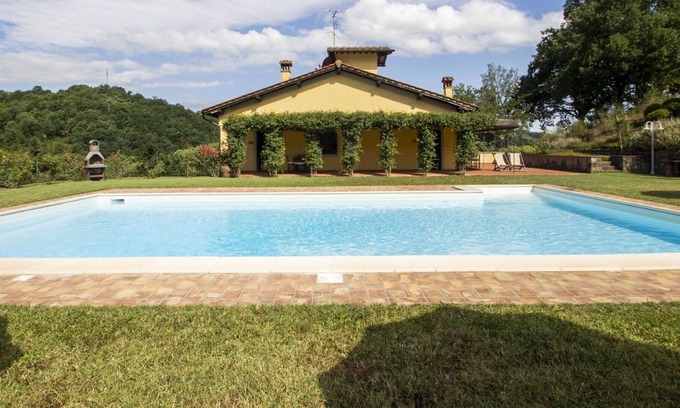 San Giovanni Valdarno Apartamento | Precioso apartamento para 5 personas con WIFI, piscina, TV, mascotas permitida y aparcamiento