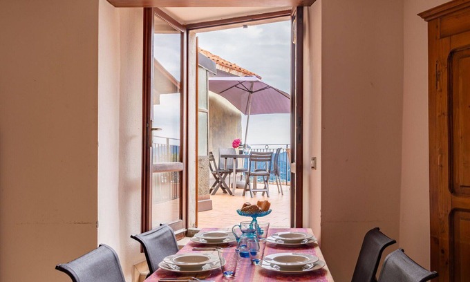 Maccagno Apartamento | Acogedor apartamento para 5 personas con TV, terraza, mascotas permitida y aparcamiento