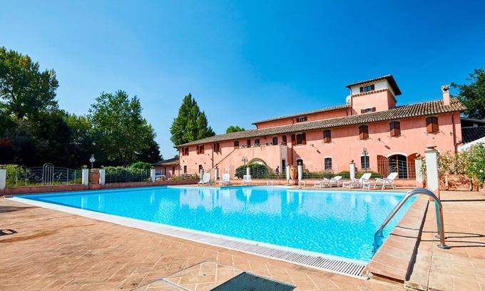 San Brizio Apartamento | Apartamento con WIFI, piscina, TV, balcón, mascotas permitida, aparcamiento, cerca de Spoleto