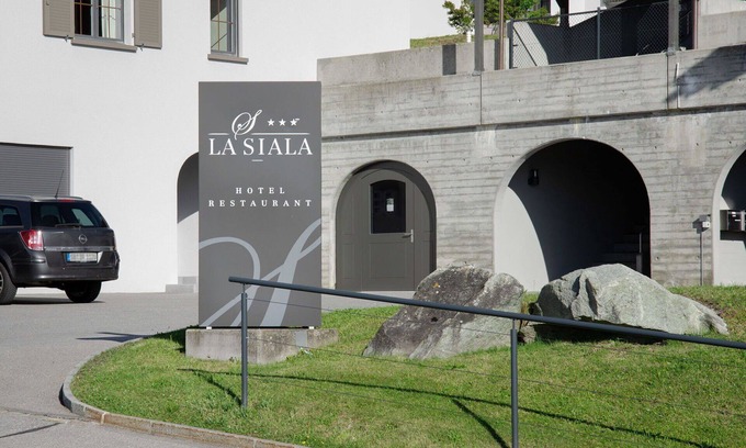 Falera Apartamento | Hermoso apartamento para 5 personas con WIFI, piscina, TV, balcón y vista panorámica