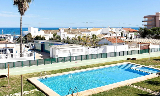 Les Deveses Apartamento | Acogedor apartamento para 6 personas con WIFI, A/C, piscina, TV y terraza
