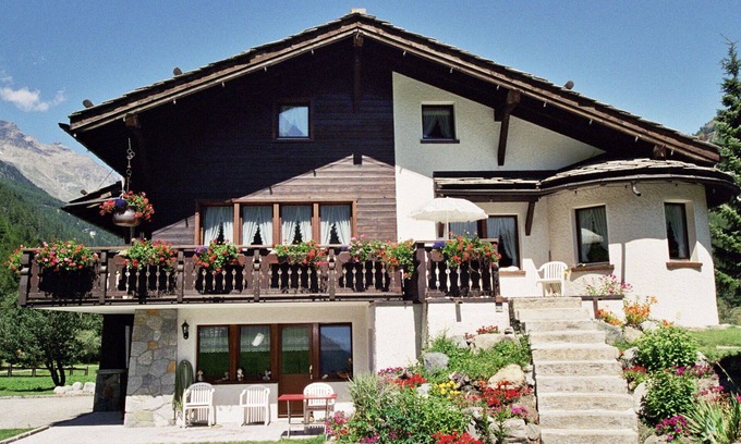 Saas Almagell Apartamento | Bonito apartamento para 8 personas con WIFI, TV, patio, mascotas permitida y vista panorámica