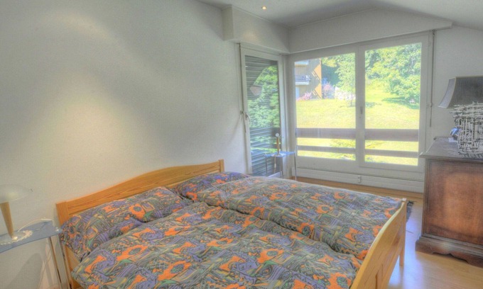 Ayent Apartamento | Hermoso apartamento para 8 personas con jacuzzi, TV y balcón