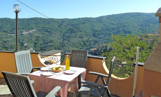 Pietrabruna Apartamento | Acogedor apartamento para 5 personas con WIFI, TV, terraza, vista panorámica y aparcamiento