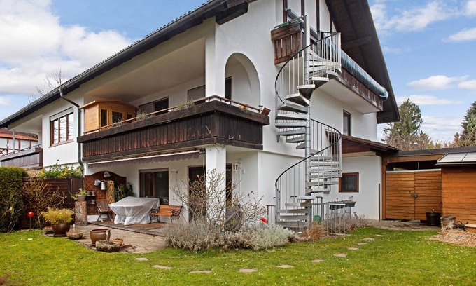 Bad Schachen Apartamento | Cosy Apartment "Frey Lindau" with Wi-Fi, Balcony & Garden; Parking Available