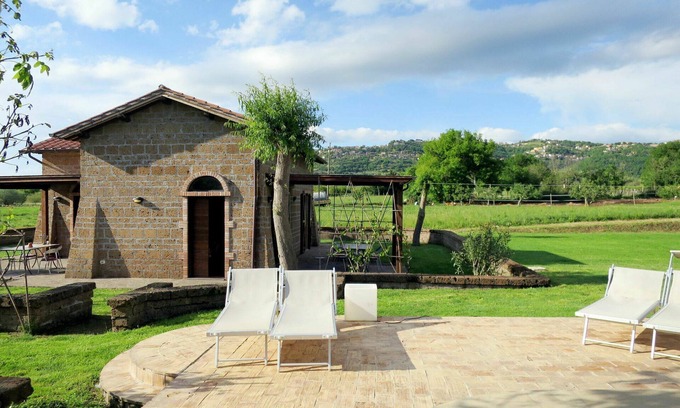 Montefiascone Villa | Acogedor apartamento en villa con piscina, WIFI, TV, patio, vista panorámica, aparcamiento