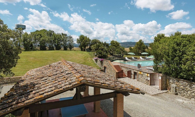 Terricciola Casa | Bonito apartamento en villa con piscina, WIFI, TV, terraza, mascotas permitida y aparcamiento