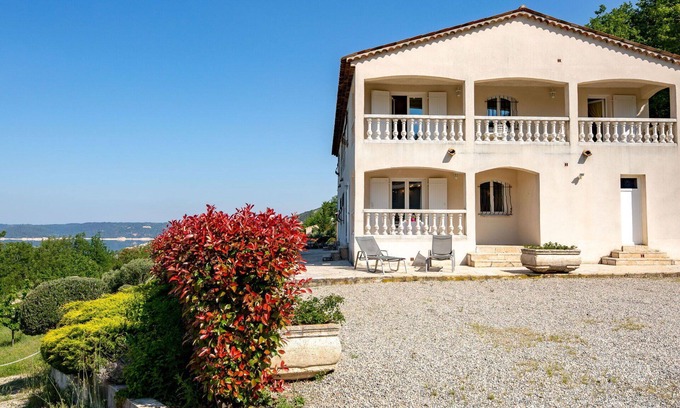 Bauduen Villa | Precioso apartamento en villa con WIFI, TV, terraza, mascotas permitida y vista panorámica