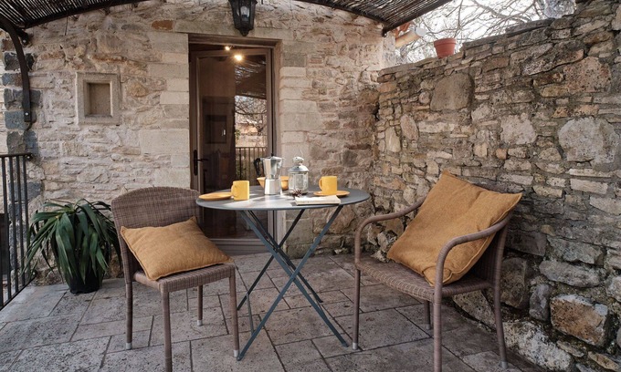 Sigonce Villa | Precioso apartamento en villa con piscina, A/C, WIFI, TV, patio, mascotas permitida y aparcamiento