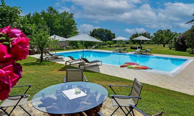Kastelir Casa | Precioso apartamento en villa para 4 personas con WIFI, piscina, A/C, TV, terraza y aparcamiento