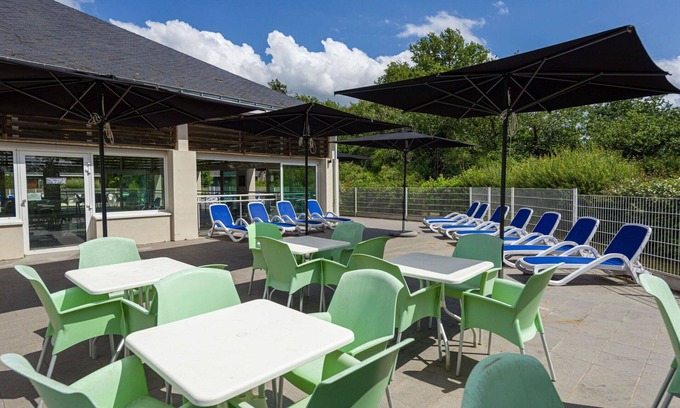Saumur Casa | Acogedor apartamento en villa con internet, piscina, TV, terraza, mascotas permitida y aparcamiento