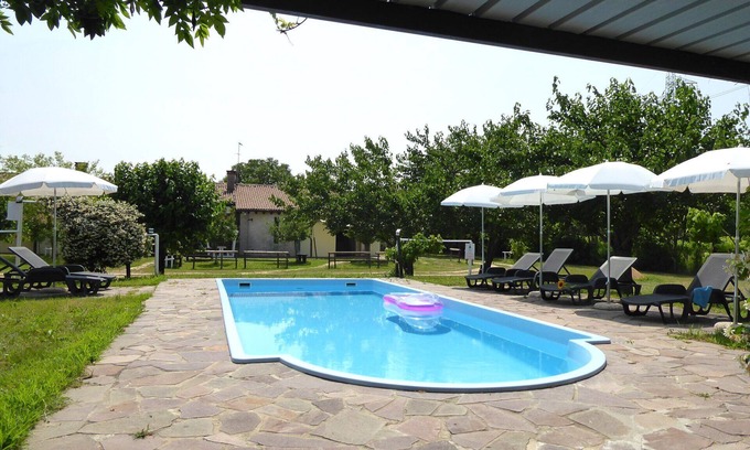 Silea Casa | Cosy apartment in villa for 4 guests with WIFI, A/C, pool and patio