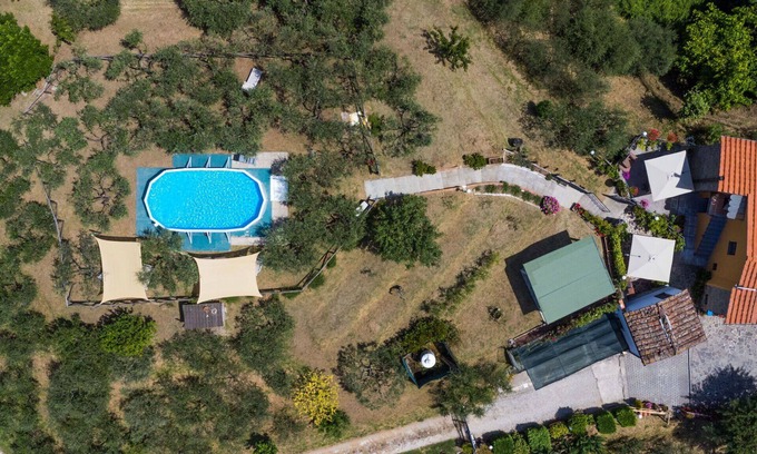 Pescia Casa | Bonito apartamento en villa para 6 personas con WIFI, piscina, TV, terraza y aparcamiento