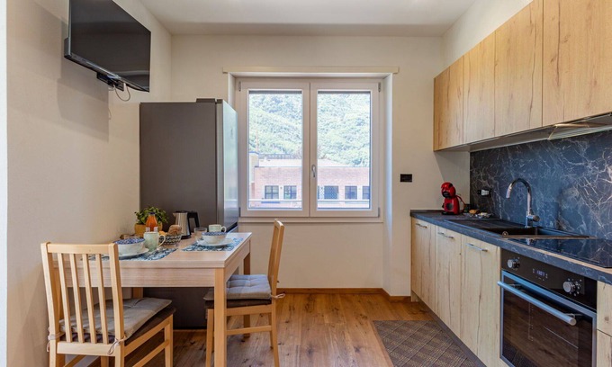 Samolaco Apartamento | Bonito apartamento para 3 personas con A/C, WIFI, balcón y aparcamiento