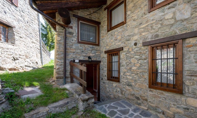 Sarre Apartamento | Bonito apartamento para 6 personas con TV, balcón y aparcamiento, cerca de Aosta