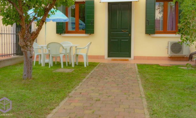 Montagnana Apartamento | Cosy Apartment “Le Cà De Boron Jasmine Apartment” near Historical Centre with Wi-Fi & Garden; Parking Available