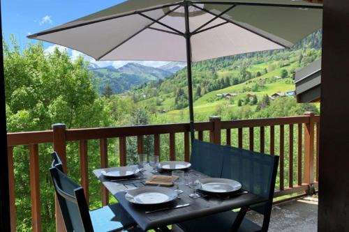 Flumet Apartamento | Cosy apartment with balcony and mountain view