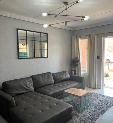 Boksburg Apartamento | Cosy apt 10min to OR Tambo