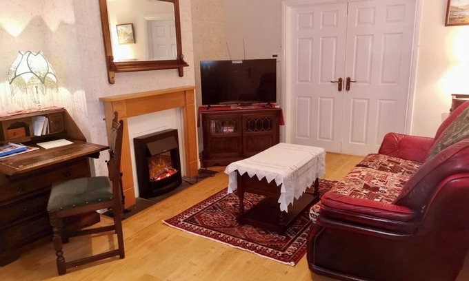 Dunmurry Casa | Cosy Authentic Irish Home, 10 mins from Belfast city centre.