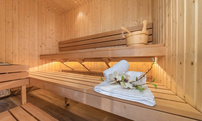Bisley Casa | Cosy Barn with Private Sauna, King size & EV Charger