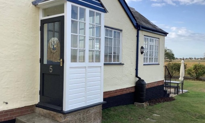 Southwold Cabaña | Cosy Beach house in Southwold, sleeps 4, pet-friendly
