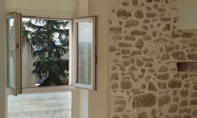 Chateauneuf-de-Gadagne Apartamento | Cosy, bright apartment overlooking the Luberon