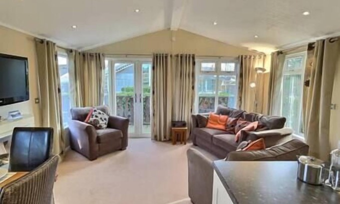 Tewitfield Cabina | Cosy Cabin near Lake