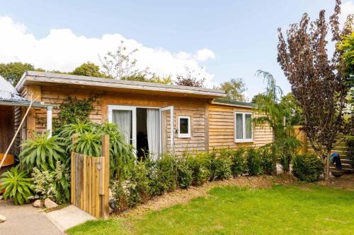 Birdham Casa | Cosy Cabin Retreat Close to Beaches