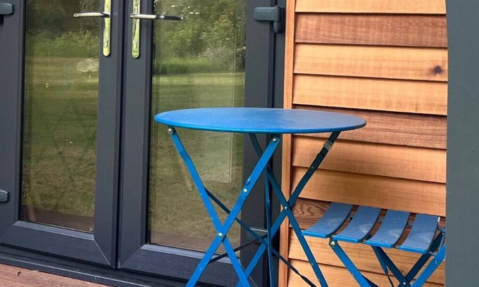 Irstead Cabina | Cosy Cabin Within 18 Acre Private Estate of Meadows and Woodland, Near Beach