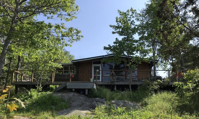 Pointe au Baril Cabaña | Cosy Cedar Cottage -Georgian Bay