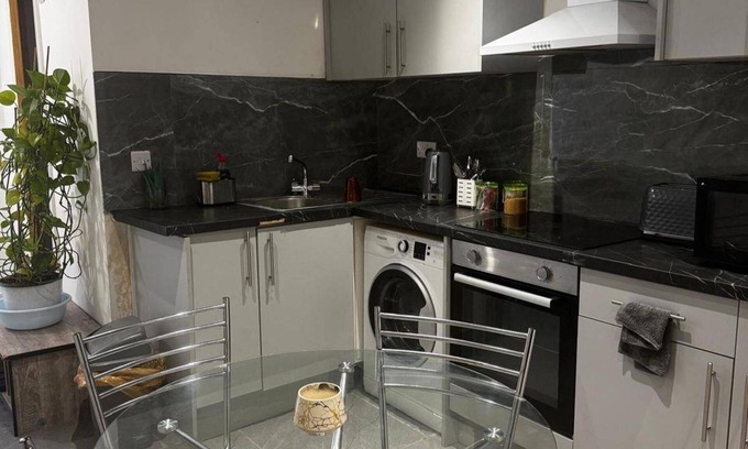 Welford Casa | Cosy Central Home - Sleeps 5, Free Parking & Patio
