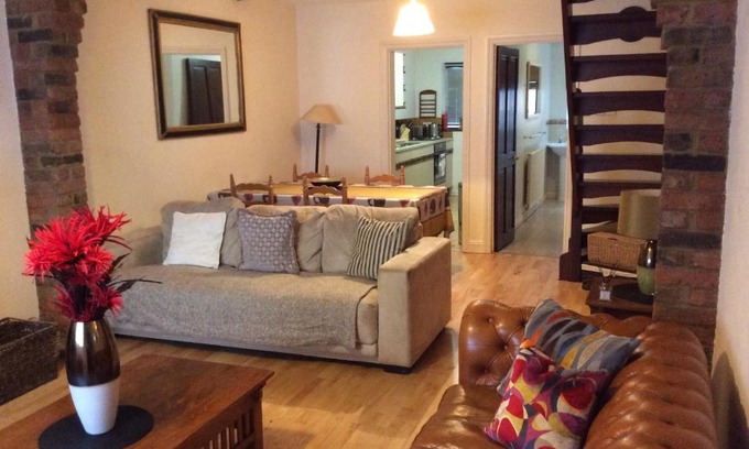 Windsor City Centre Casa | Cosy Central Windsor House Sleeps 4