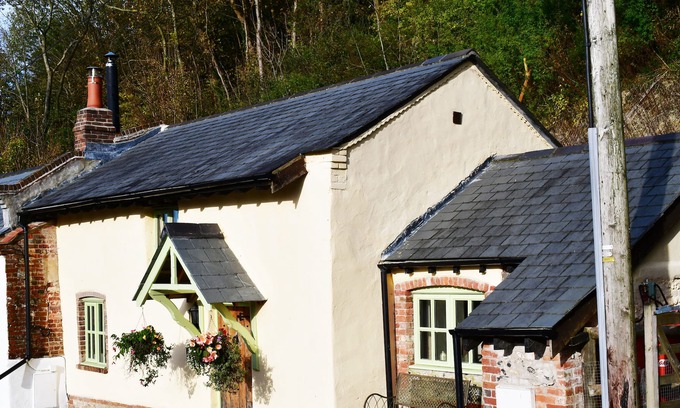 Dorchester Cabaña | Cosy Character Holiday Cottage in Dorset Village