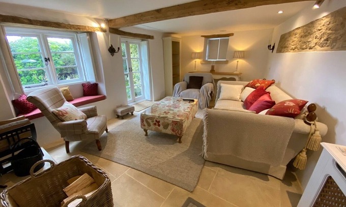 Longborough Cabaña | Cosy Charming Cottage in Cotswolds