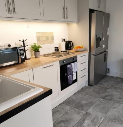 Lychpit Casa | Cosy Chineham House
