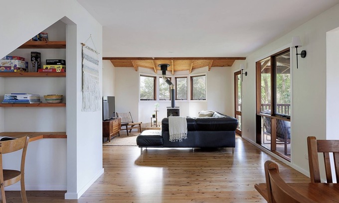 Smiths Lake Cabina | Cosy Coastal Cabin Getaway- Lakefront-Dog Friendly
